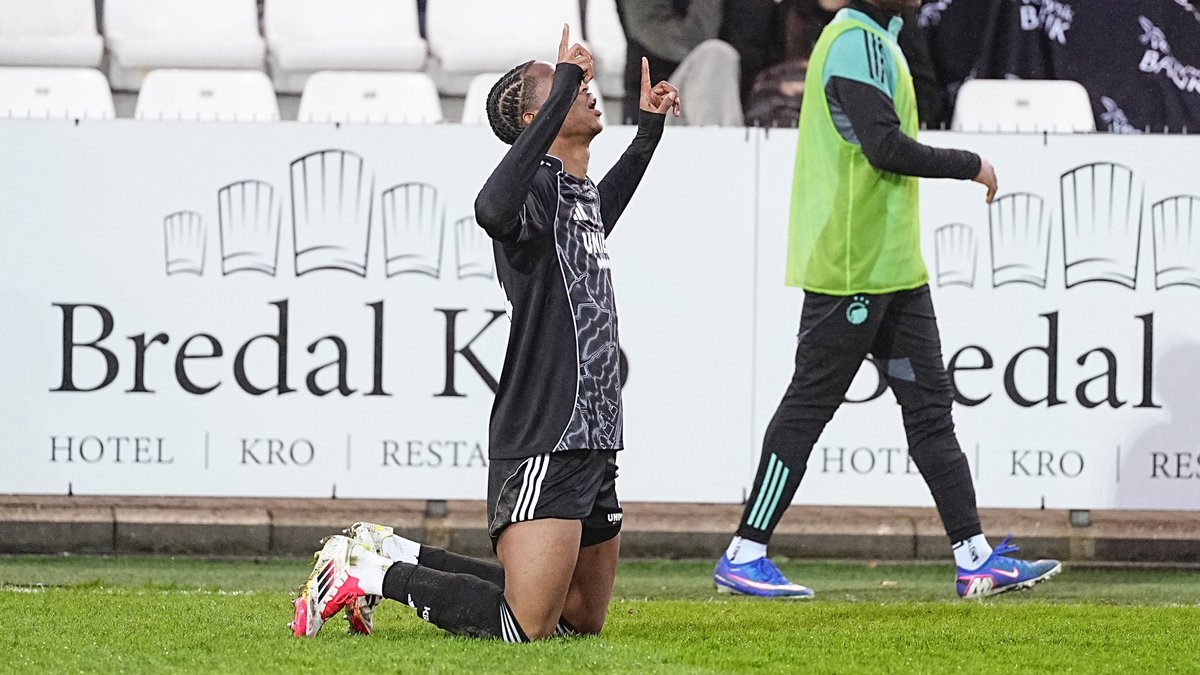 FCKobenhavn's tweet photo. 83.: MÅÅÅL!!! Indskiftede Geovanni Vianney Ndjee sparker bolden i kassen til sit første mål for F.C. København! #fcklive #VBFCK 1-2 https://t.co/mnlzHBkaM0