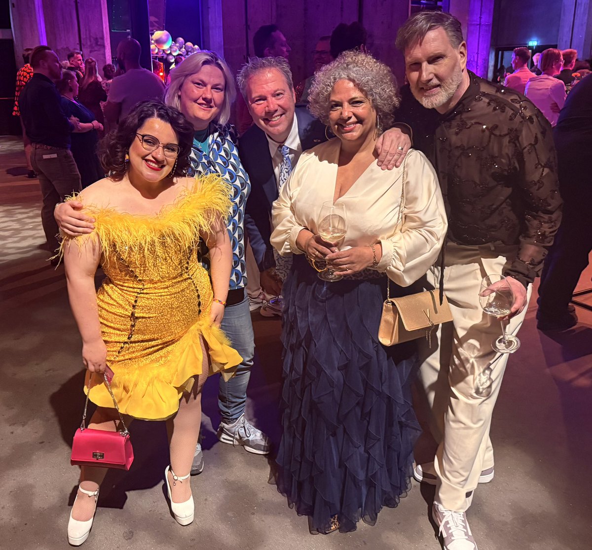 drsDannydeVries's tweet image. Mooi middag in #Rotterdam bij de uitreiking van de Jos Brink Prijs door staatssecretaris OCW en burgemeester. Tweejaarlijkse  rijksprijs voor verbetering van acceptatie, veiligheid en gelijkwaardigheid lhbtiqia+ personen. Op de foto met Pride #Zwolle en #Amsterdam. #RTVOost