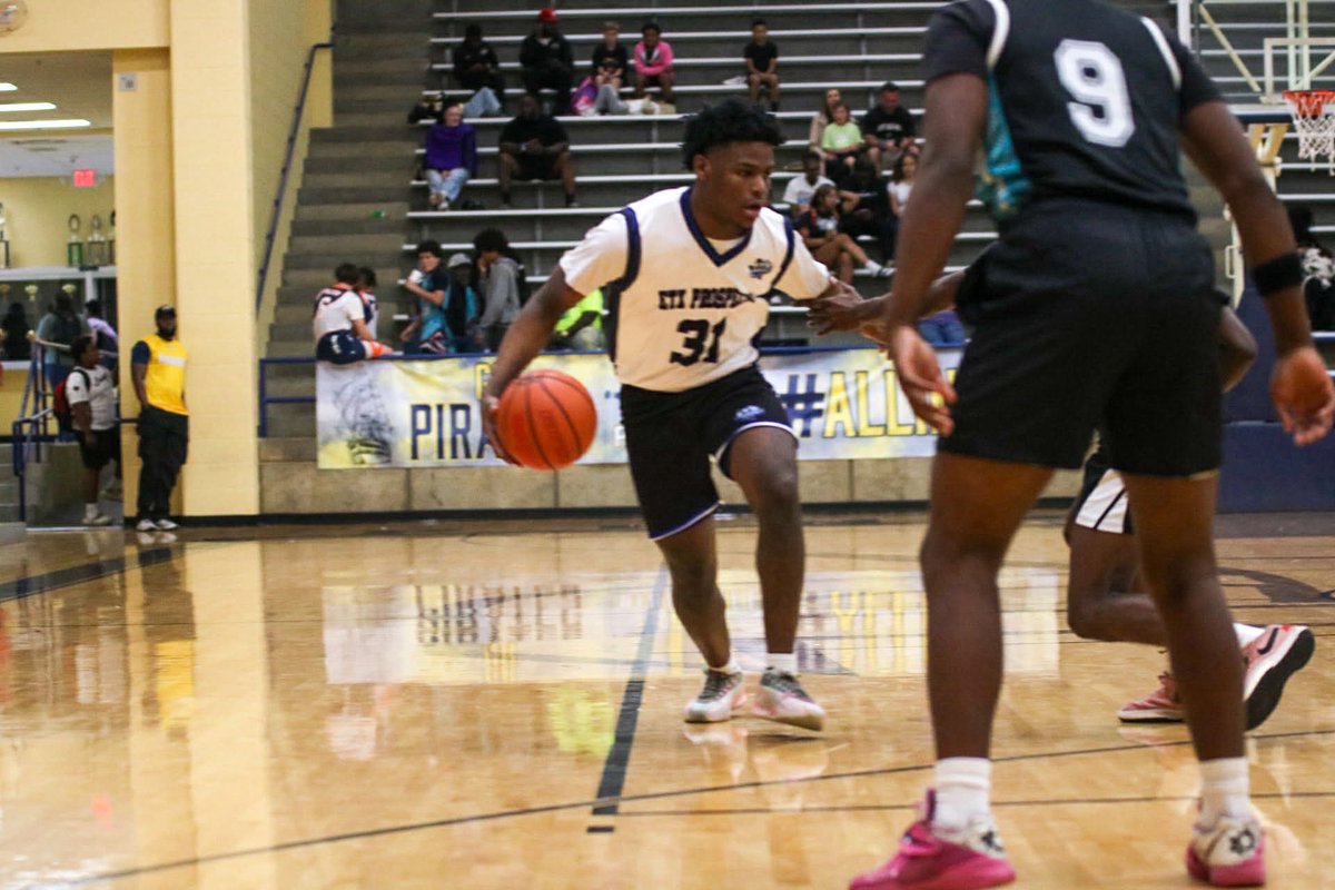 Jacorians17's tweet photo. had a good weekend in a tournament giving great buckets and getting wins @codyripato4 @CoachJGBrown @LETUMBB @ETBU_MBSK @TexasHoopsGASO https://t.co/sfR0jxkDeO