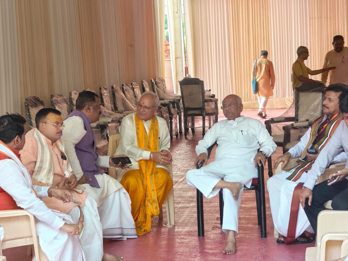 RamnarayanDwi14's tweet photo. संस्कृत भारती केंद्रीय कार्यालय प्रणव नयी दिल्ली के उद्घाटन समारोह में उपस्थित https://t.co/9F7WKadP48