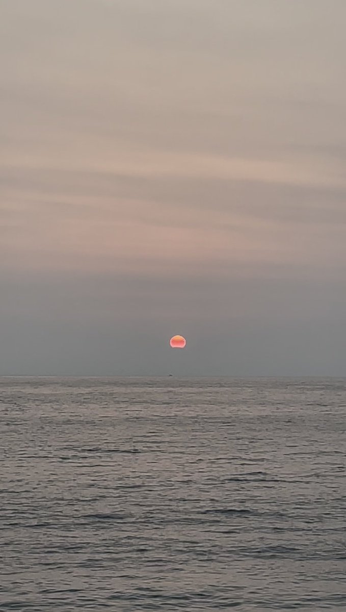 AKABoss12's tweet photo. 🌊海能治癒一切，夕陽也是🌅 https://t.co/uEd6jLA4Vy