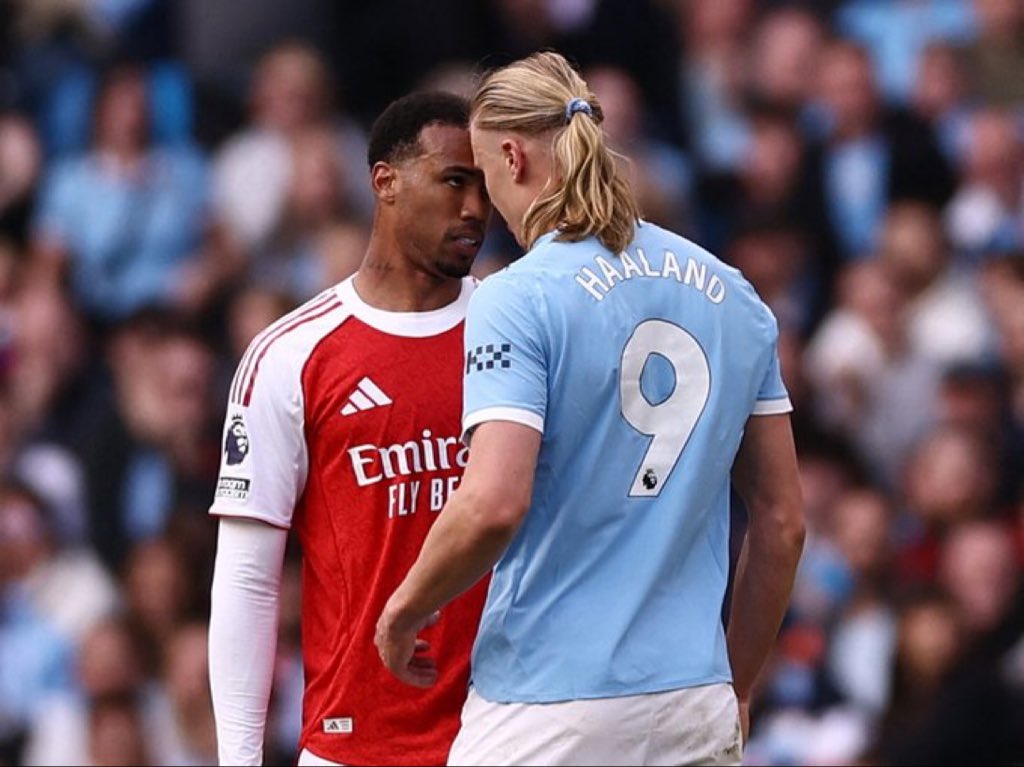 KayUTD_'s tweet photo. Manchester said “good evening” and London heard “lesson time” 💀

Man Utd vs Chelsea — handled. Man City vs Arsenal — controlled.

Arsenal fans went from “we’re winning the league” to calculator FC overnight 😭 
Delusional tweets incoming… I will be there 🍿 https://t.co/yVwBfcnTzB