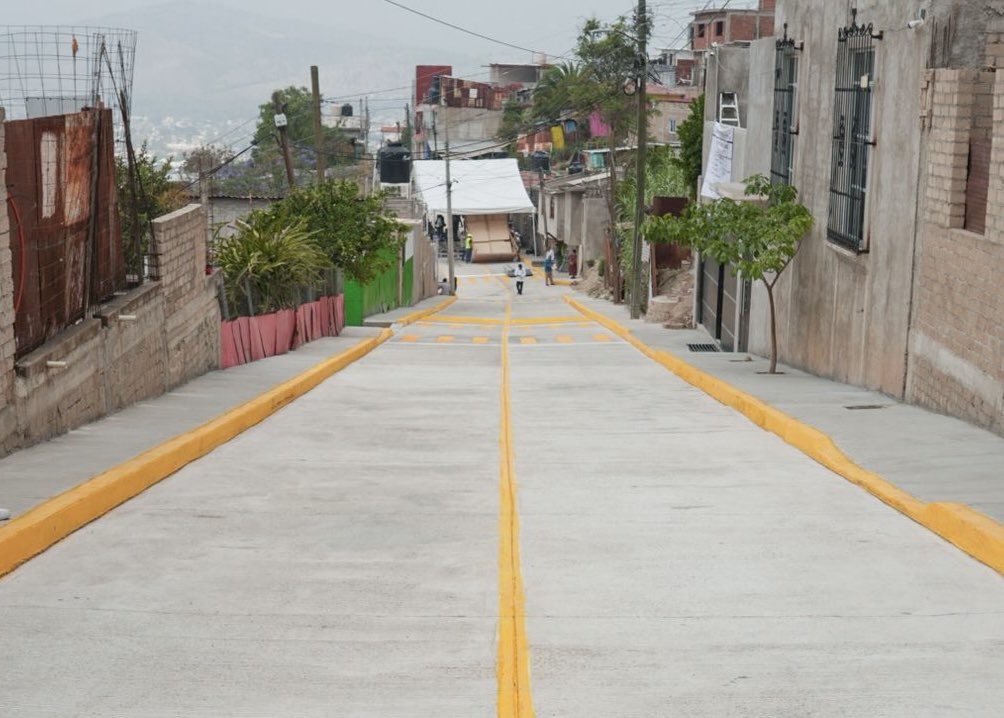 salomonj's tweet image. Con mejores calles, #OaxacaDeJuárez se transforma y eleva la calidad de vida de su gente. 🙌🏽

Inauguramos la remodelación de la calle Zaachila en #SantaRosa Panzacola, resultado del trabajo conjunto con el municipio para construir una ciudad más funcional para todas y todos.