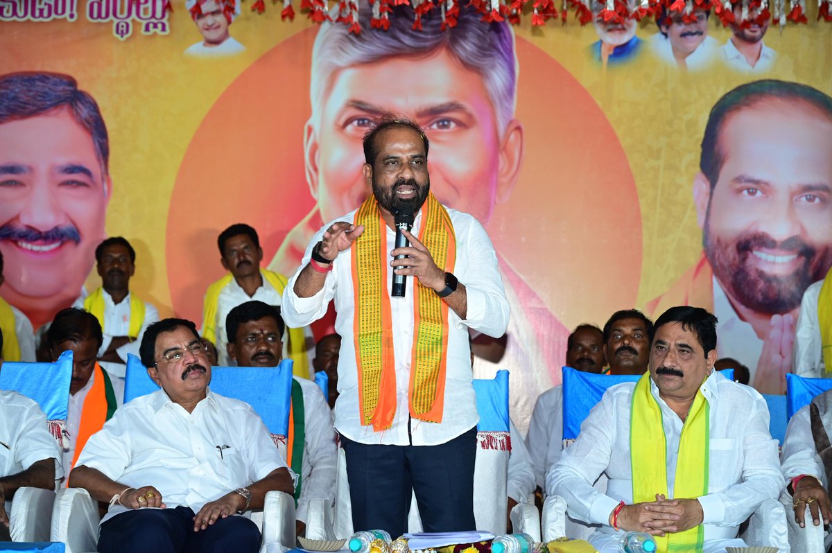 satyakumar_y's tweet photo. అనంతపురము జిల్లా రాయదుర్గం నియోజకవర్గంలోని గుమ్మగట్ట మండలం, గోనబావి గ్రామంలోని మహాత్మ జ్యోతిబాపూలే బీసీ ఆశ్రమ పాఠశాల భవన పునర్నిర్మాణ పనులను  ప్రారంభించాను. ఇందుకోసం 12 కోట్ల రూపాయలను మా కూటమి ప్రభుత్వం ఖర్చు చేస్తోంది.

గ్రామీణ ప్రాంతాల్లో విద్యా వసతులను మెరుగుపరచడం ద్వారా విద్యార్థుల భవిష్యత్తుకు బలమైన పునాది ఏర్పడుతుంది. 

నూతన పాఠశాల భవనం విద్యార్థులకు మెరుగైన విద్యా వాతావరణాన్ని అందించడంలో కీలక పాత్ర పోషిస్తుంది.

#RuralDevelopment
#EducationForAll
#Rayadurgam
#AndhraPradesh @BJP4Andhra