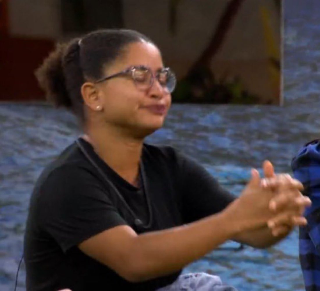 petitabell's tweet photo. Não to acompanhando nada do que tá rolando no BBB desde ontem, mas parece que a Ana Paula e Tchamilena estão se desentendendo. Sobre isso, só tenho uma coisa a dizer:

Durmam, que passa! Kkkk 

As duas merecem estar na final e pronto. Eu hein! Kk https://t.co/yo23c8JNOi