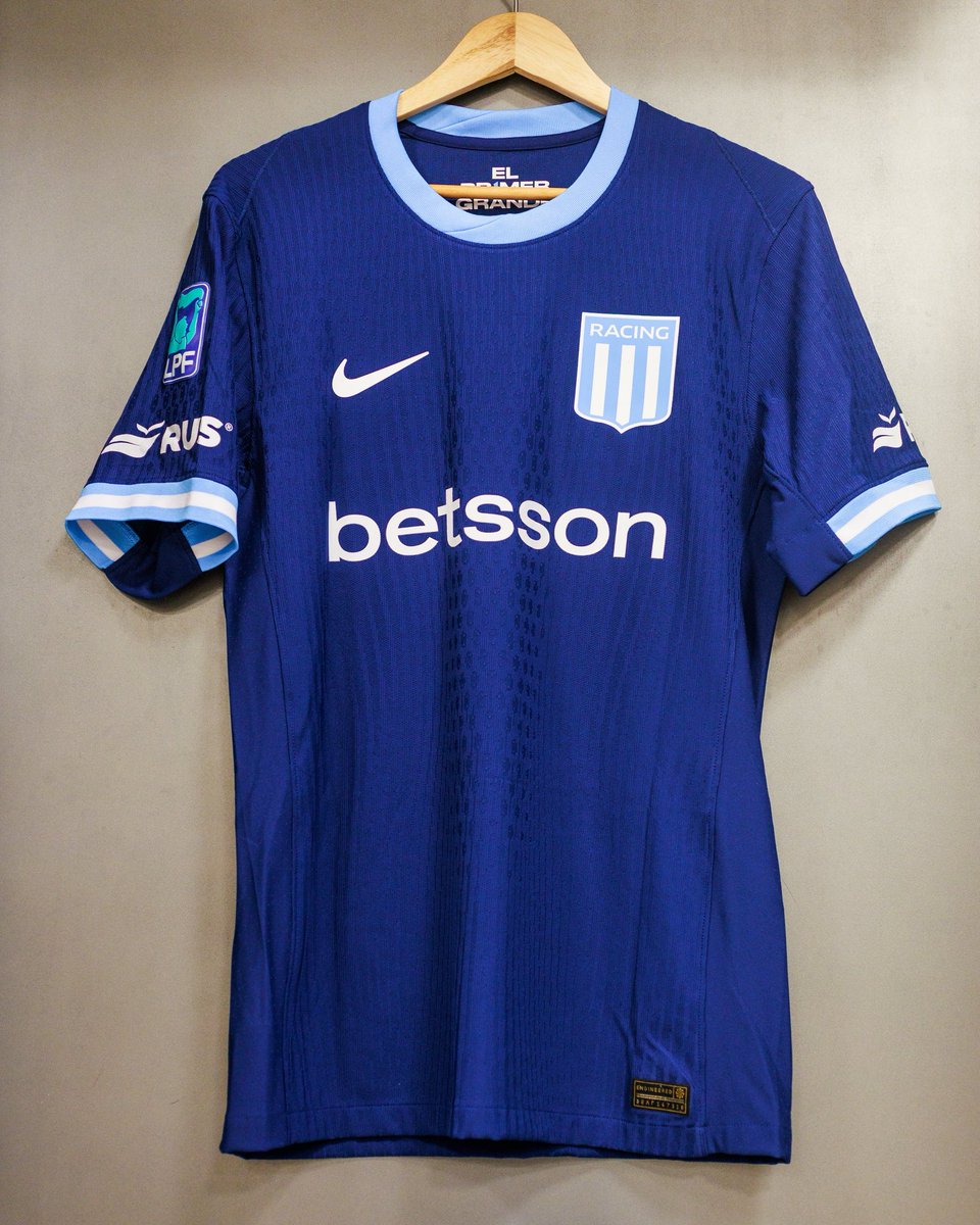 TomasOrue73's tweet photo. ¿Qué opinan de la nueva camiseta de Racing? https://t.co/NV7WsxVrTl
