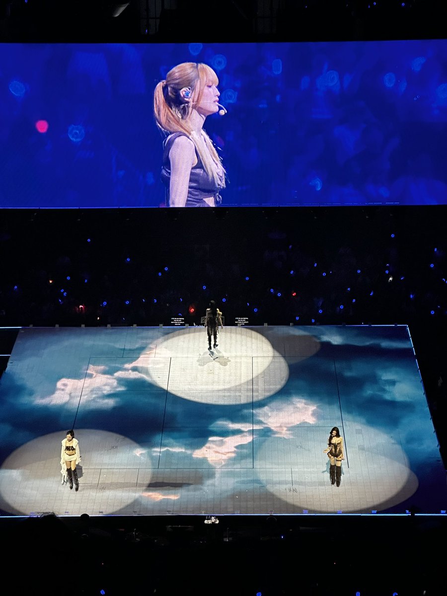 ur_bby_xandra's tweet image. i cant believe i saw twice in austin tx😭💙 #twice #thisisfor #austintx