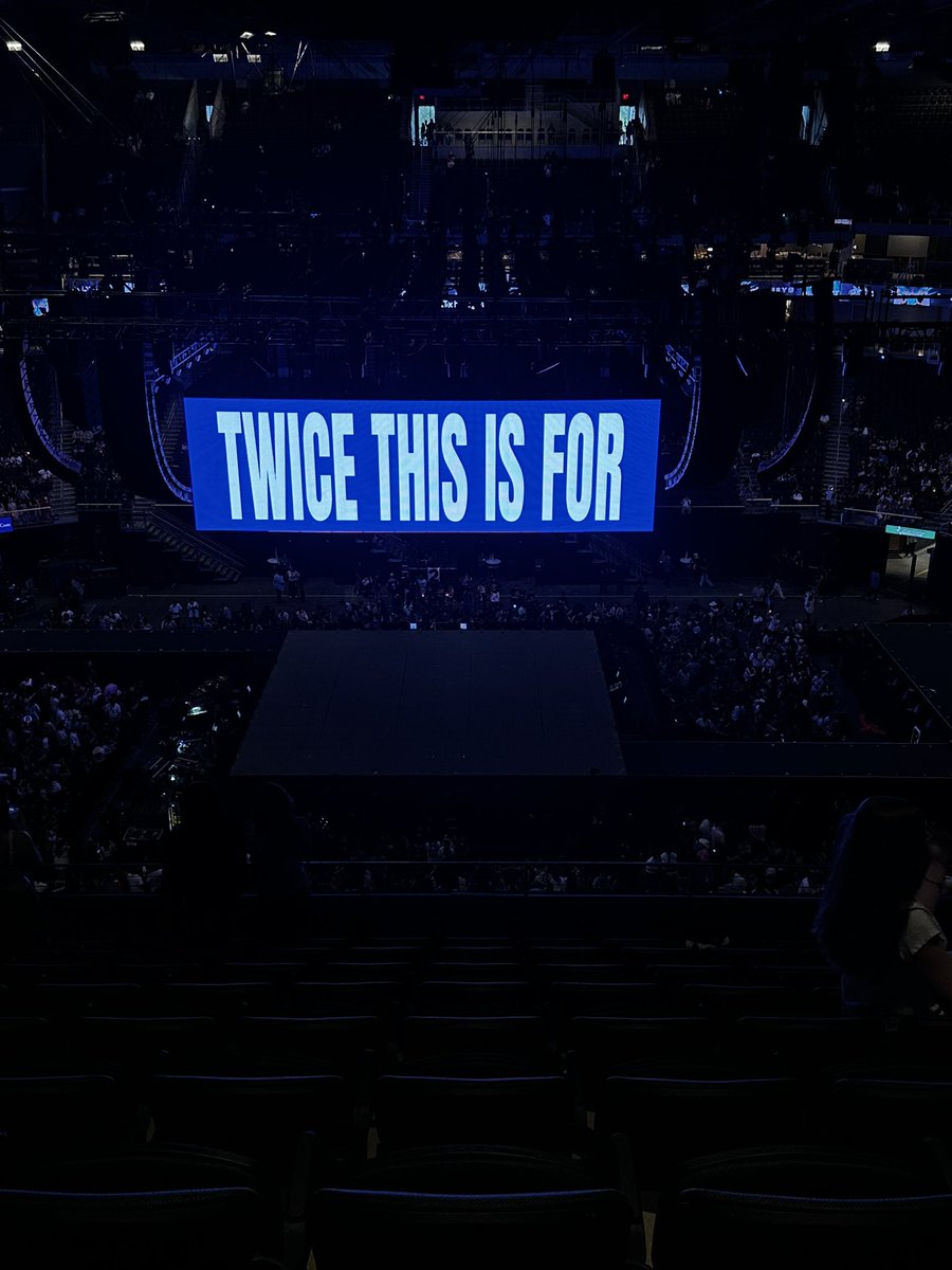 ur_bby_xandra's tweet image. i cant believe i saw twice in austin tx😭💙 #twice #thisisfor #austintx