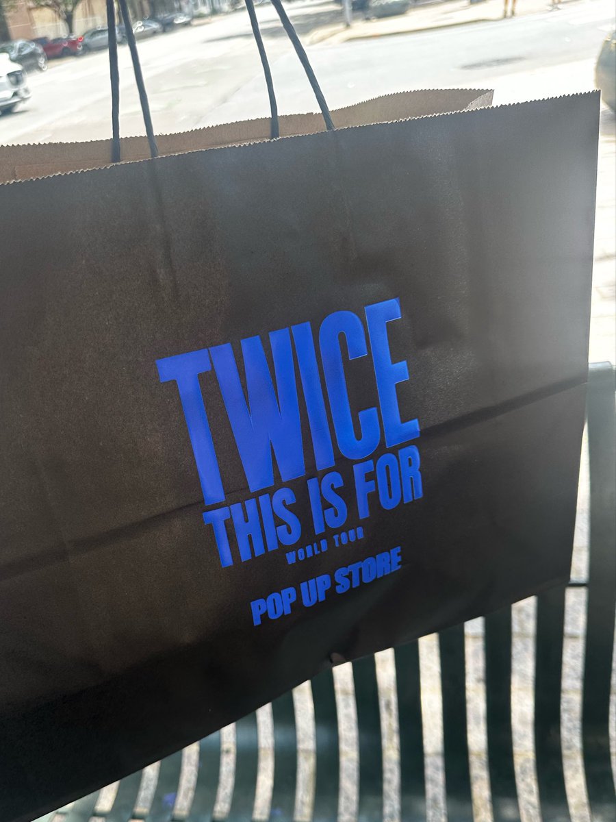 ur_bby_xandra's tweet image. i cant believe i saw twice in austin tx😭💙 #twice #thisisfor #austintx