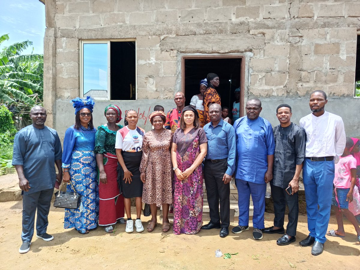 pris_okoh's tweet image. CMC SAMPOU KALAMA THANKSGIVING CHURCH SERVICE WITH THE BRETHREN FOR THE CONCLUSION OF THE OUTREACH.

GOD IS FAITHFUL AND WE CANNOT STOP THANKING HIM FOR ALL THE WONDERS HE DID.

WE BLESS YOUR HOLY NAME LORD!
#missionarywork 
#TheGospelOfJesusChrist 
#SoulWinning 
#Jesussaves