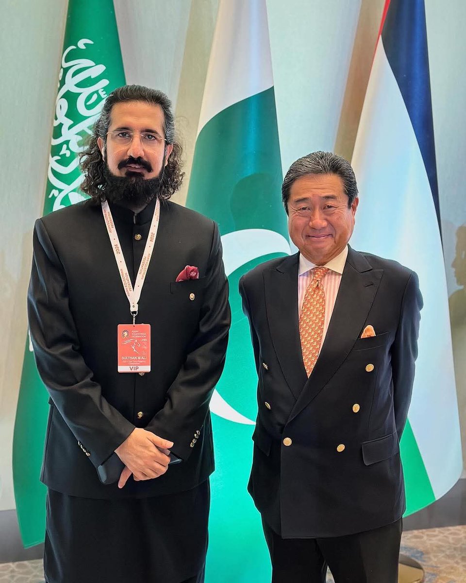 Sahibzada Sultan Muhammad Ali—
ان کی قیادت وہ روشنی ہے جس میں پاکستان سربلند ہو کر دنیا کے سامنے کھڑا ہے۔ 🇵🇰👑
#SultanVicePresidentITPF
#SultanRisesAgain
#GreenFlagRisesAtITPF