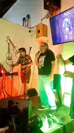 vrianch's tweet photo. Ayer ha sido espectacular. Últimamente estoy conectando mucho más con el público, siento que es parte de mi trabajo y experiencia.  
Salud y espero verlos en los próximos eventos. Estoy disponible como dj, para remixes y producción por este medio https://t.co/5GvB0NGJ5d