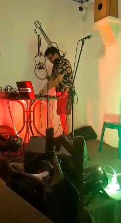 vrianch's tweet photo. Ayer ha sido espectacular. Últimamente estoy conectando mucho más con el público, siento que es parte de mi trabajo y experiencia.  
Salud y espero verlos en los próximos eventos. Estoy disponible como dj, para remixes y producción por este medio https://t.co/5GvB0NGJ5d