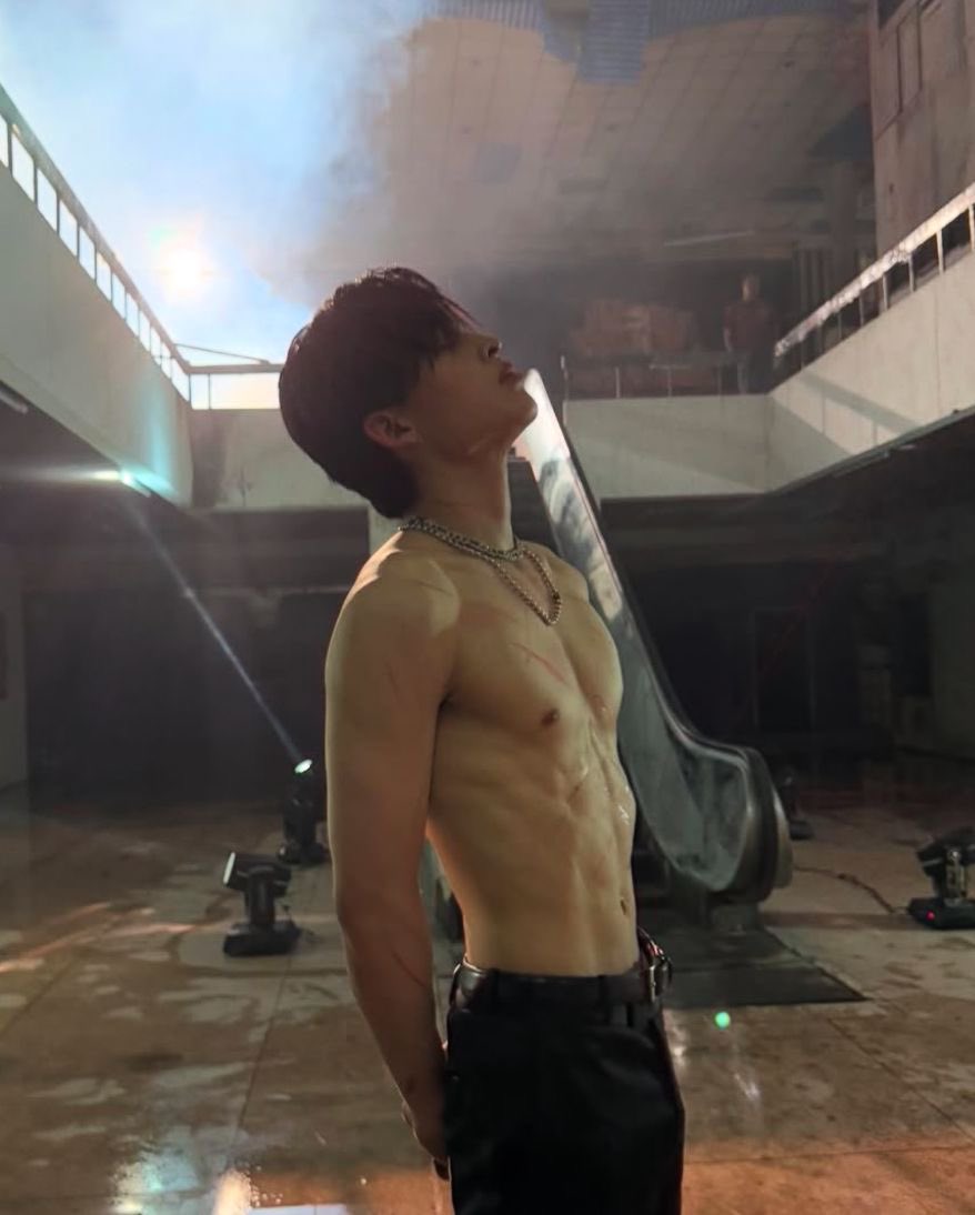 nuravit ✮ tweet media