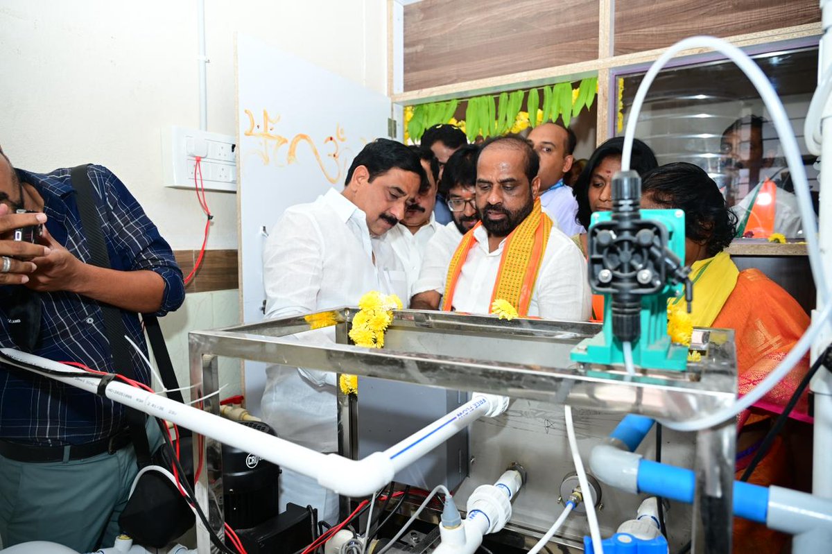 satyakumar_y's tweet photo. రాయదుర్గం ప్రభుత్వ ఆసుపత్రిలో సూర్య సేవా సమితి, సర్కిల్ వినాయక అసోసియేషన్ ఆధ్వర్యంలో నిర్మించిన ఆర్.ఓ ప్లాంట్‌ను ప్రారంభించాను.

హాస్పిటల్‌కు వచ్చే రోగులు, ప్రజలకు శుద్ధమైన తాగునీరు అందించడానికి ఈ ప్లాంట్ దోహదపడుతుంది. గ్రామీణ అభివృద్ధి, ప్రజల ఆరోగ్య సంరక్షణ, మౌలిక వసతుల విస్తరణపై ప్రత్యేక దృష్టి పెట్టి మా కూటమి ప్రభుత్వం పనిచేస్తోంది.

#ROPlant
#DrinkingWater
#PublicHealth
#Rayadurgam
#AndhraPradesh @BJP4Andhra