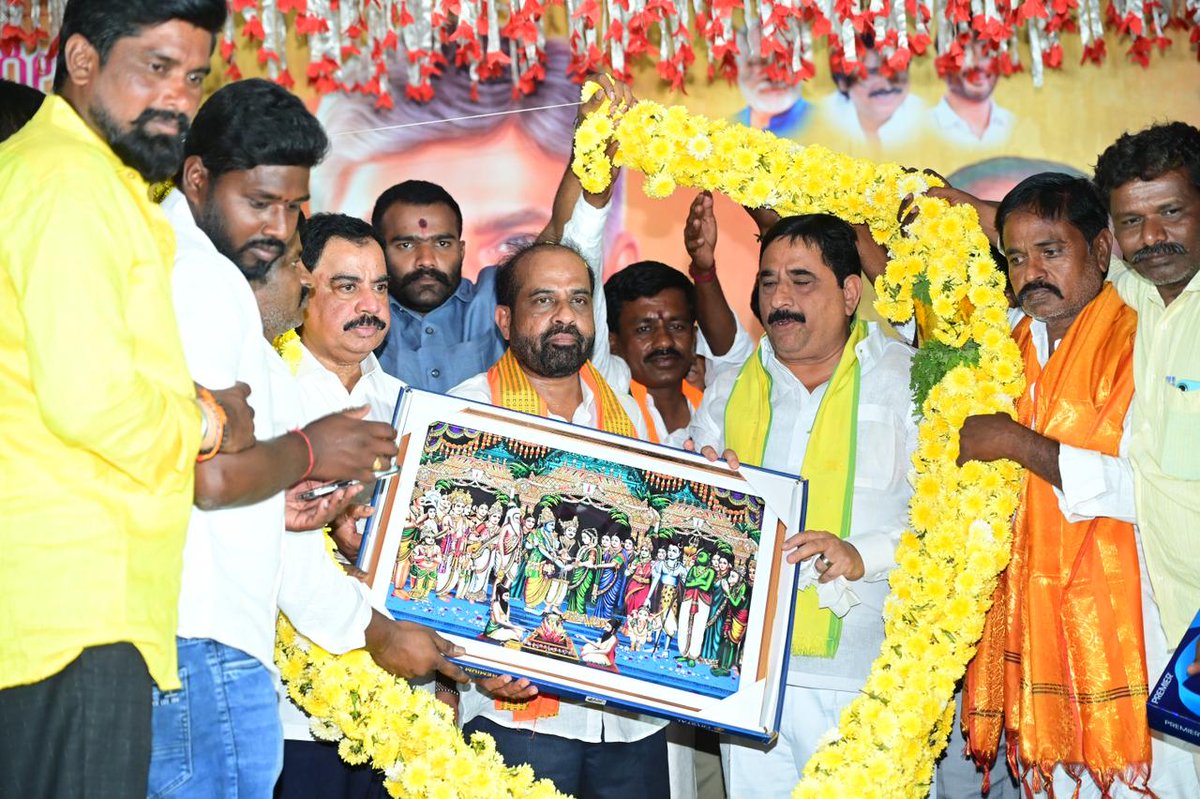 satyakumar_y's tweet photo. రాయదుర్గం ప్రభుత్వ ఆసుపత్రిలో సూర్య సేవా సమితి, సర్కిల్ వినాయక అసోసియేషన్ ఆధ్వర్యంలో నిర్మించిన ఆర్.ఓ ప్లాంట్‌ను ప్రారంభించాను.

హాస్పిటల్‌కు వచ్చే రోగులు, ప్రజలకు శుద్ధమైన తాగునీరు అందించడానికి ఈ ప్లాంట్ దోహదపడుతుంది. గ్రామీణ అభివృద్ధి, ప్రజల ఆరోగ్య సంరక్షణ, మౌలిక వసతుల విస్తరణపై ప్రత్యేక దృష్టి పెట్టి మా కూటమి ప్రభుత్వం పనిచేస్తోంది.

#ROPlant
#DrinkingWater
#PublicHealth
#Rayadurgam
#AndhraPradesh @BJP4Andhra