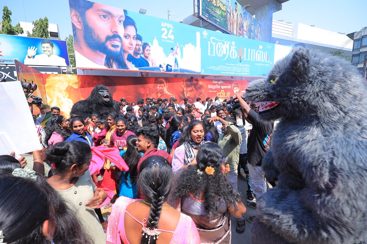 TamilinfoboothC's tweet image. Fans festival continues – Week 3 and #Leader is unstoppable 🥳💥
@thelegendoffl #LegendSaravanan #லீடர் ❤️‍🔥

#LeaderRunningSuccessfully

 @yoursthelegend 🔥
A @Dir_dsk directorial 🎬
A @GhibranVaibodha musical 🎵

🎟️ Book your tickets here: movies.starviva.in/movie/leader

@onlynikil