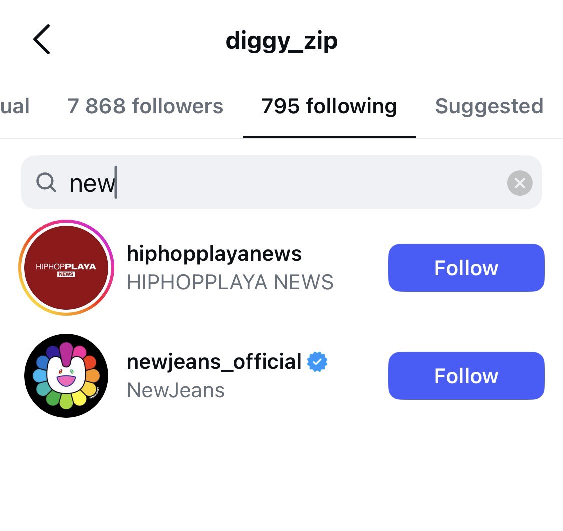 dontbeblue5's tweet image. I found 2 : Rovin, Diggy… who else #NewJeans #YG