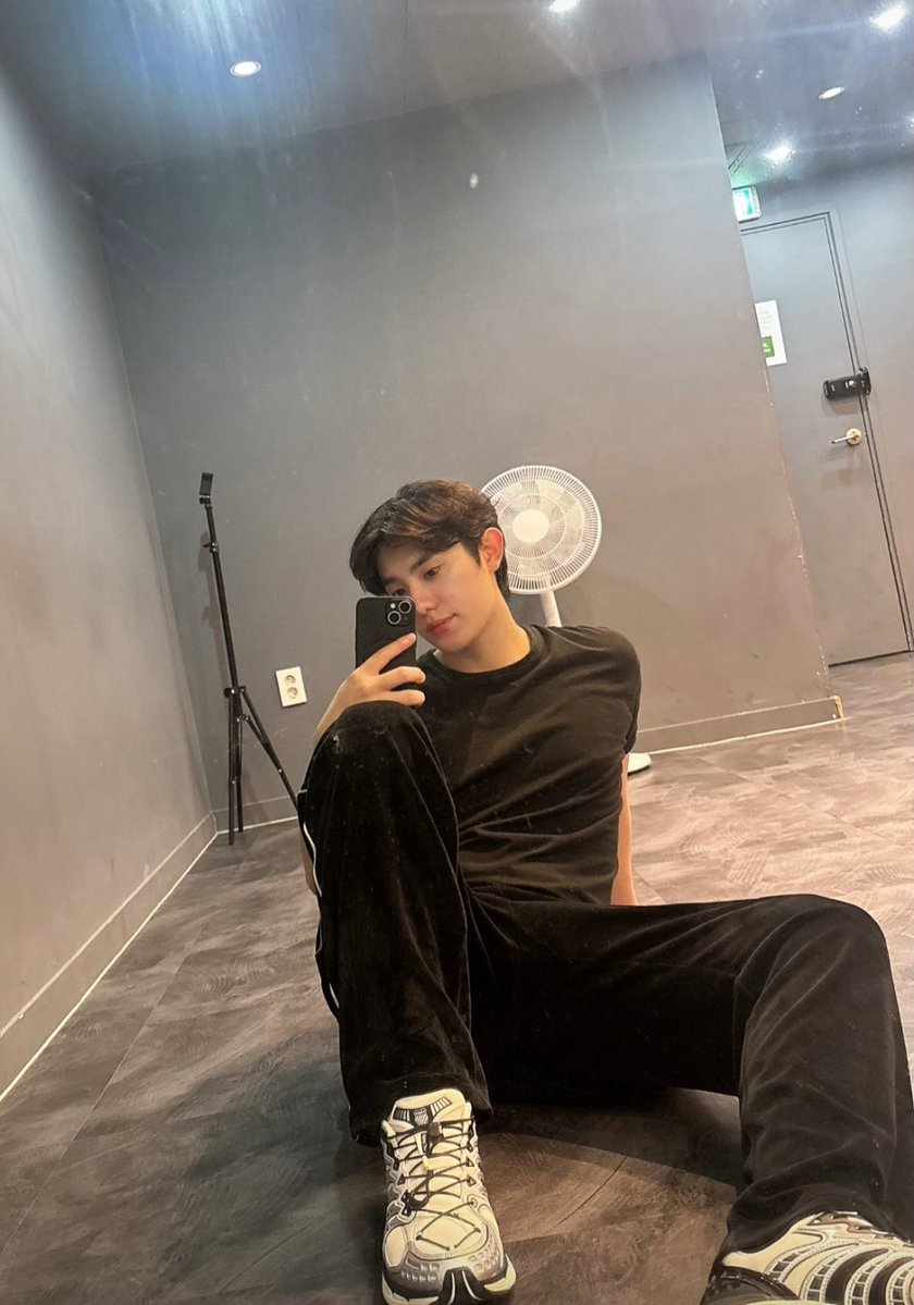 ZeynepSeymen14's tweet image. I miss them so much

#Mill #밀 #Nine #나인 
#OnlyOneOf #온리원오브