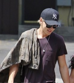 austin throwback tweet media