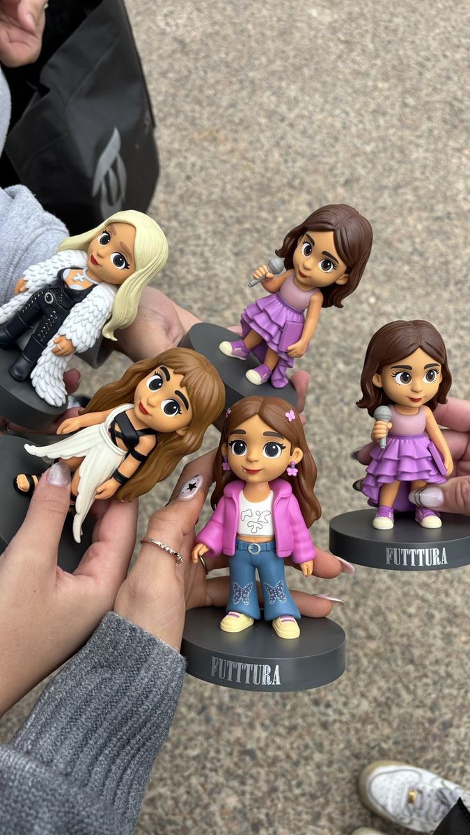Bianca_TTT_'s tweet photo. si vendes Tini dolls contácteme
#tini #futttura #latriplet #tinidolls https://t.co/lgWlbBx70j