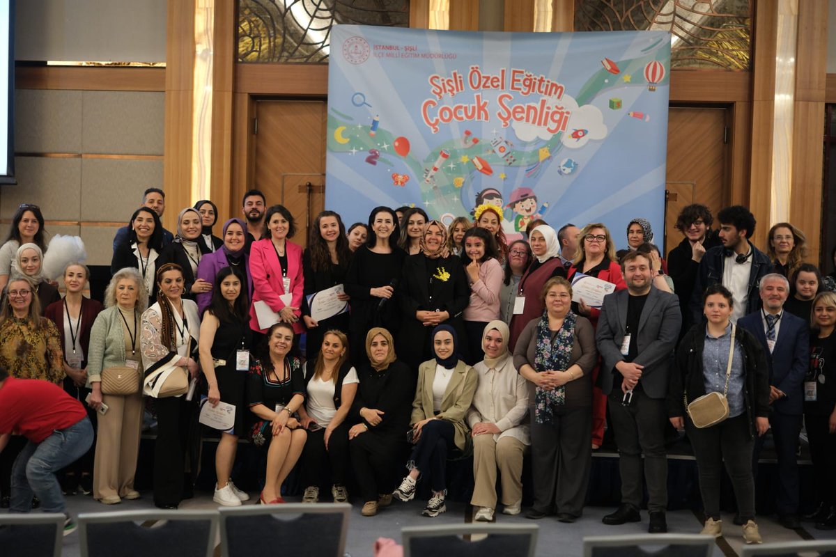 Sevgiyle öğreten, merhametle büyüten, inançla yol gösteren öğretmenlerimizle yarınlara yürüyoruz.
Sevginin Aşamayacağı Engel Yoktur.
#EğitimleTekYürek 

<a href="/tcmeb/">Millî Eğitim Bakanlığı</a> <a href="/Yusuf__Tekin/">Yusuf Tekin</a> 
<a href="/istanbulilmem/">İstanbul İl Millî Eğitim Müdürlüğü</a> <a href="/MucahitYentur/">Murat Mücahit Yentür</a>