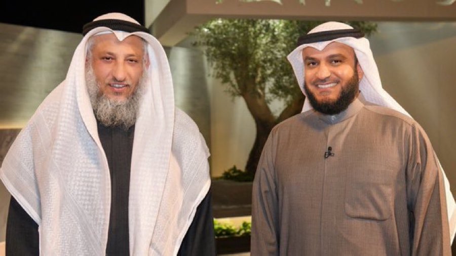 لا تحدثني عن شرك إنسان يزور قبر جدته ويقرأ عليها الفاتحة، ثم تتهمه بالكفر، مع أن الميت لا يملك نفعًا ولا ضرًّا.
حدثني عن من يطيع ترامب الكافر طاعة عمياء، وهو حيّ يُرزق؛ ويلتزم بتوجيهاته، وينتهي بنواهيه، بل يقدّمها على أوامر الله وتعاليمه، ويرفض ما جاء به الدين إذا خالف هوى هذا