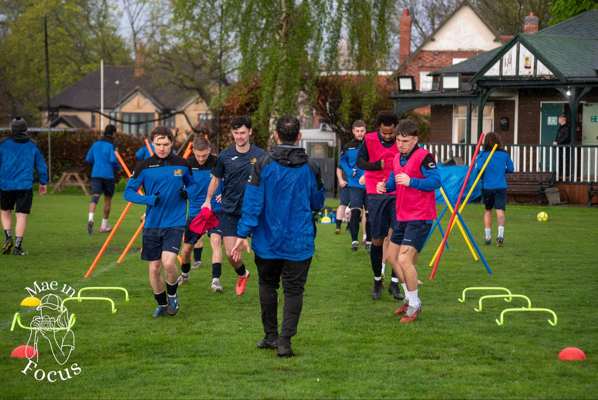 MaeFocusoffical's tweet photo. I was very grateful to be asked to attend the @wollatonfc V @AfcParabellum match on Wednesday. A good game even with the thunder and lightning ⚡️ https://t.co/qx5PfOrpz0