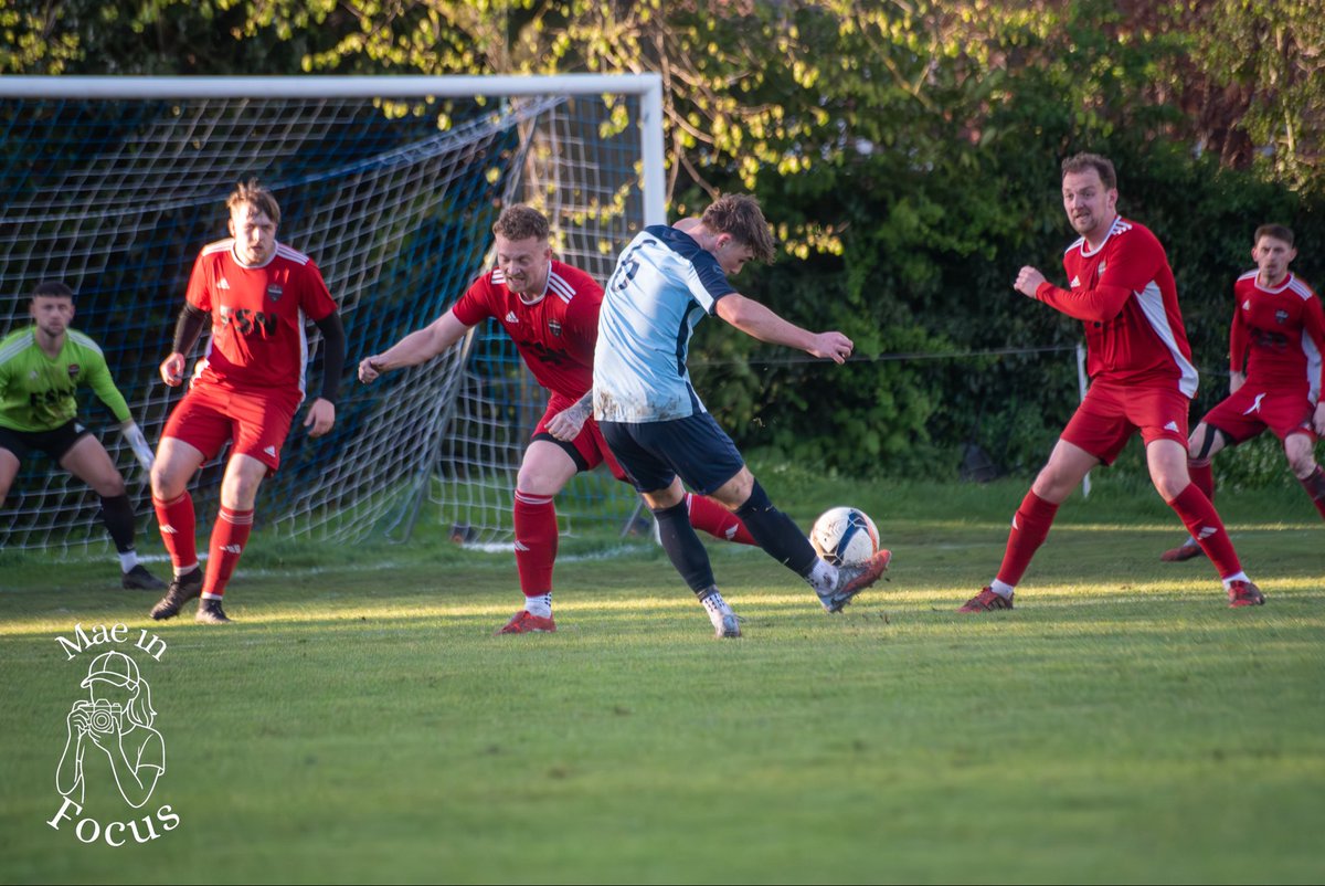 MaeFocusoffical's tweet photo. I was very grateful to be asked to attend the @wollatonfc V @AfcParabellum match on Wednesday. A good game even with the thunder and lightning ⚡️ https://t.co/qx5PfOrpz0