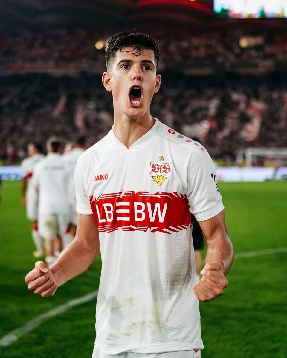 nickpu's tweet image. It's puzzling to bench Chema while always starting Karazor. Is Hoeneß out of his mind, or is the Stuttgart management out of their minds?

#Stuttgart #VfB