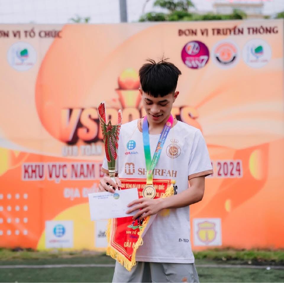 Lưu Khang tweet media