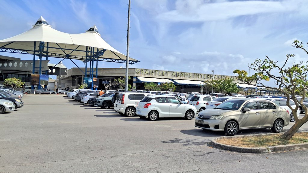 Azam_Shaddy's tweet image. 16 Apr’26 Thur
Courtesy call from Arshad Bhai - his friend Ahmed Kara’s supervisor Hemza delivered a meal (noodles, chicken, Coleslaw).
Headed towards Airport - Grantley Adams Int Airport.
Amazing airport 🛫 all in Precast 
#GND_351 #Barbados #GrantleyAdams #Airport(8/n)
