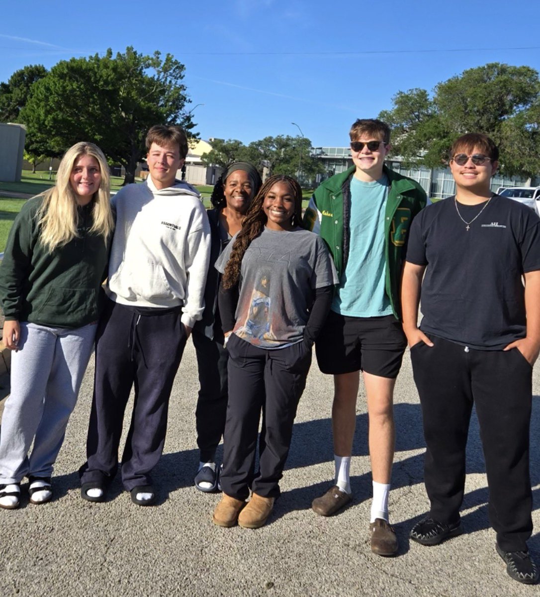 BenbrookBobcats's tweet photo. Bobcat Nation,
Wishing our Bobcat Tennis Regional Qualifiers and Coach Hamlett-Williams the best today as they travel to Lubbock, TX for the 4A Regional Tennis Tournament on 4/20 & 4/21
#WinTheDay #FAMILYALLIN @BenbrookMHS @TheBenbrookLife @FWISDAthletics https://t.co/VLRnucFLiQ