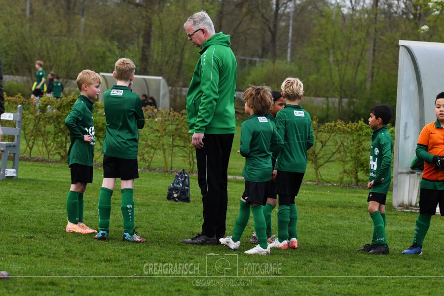 vvHvB's tweet photo. Een ochtend op sportpark de Akkers in beeld gebracht. Vind het foto album vol leuke voetbalfoto's op: https://t.co/TEHAhhzFXF https://t.co/mbYIovfB8y