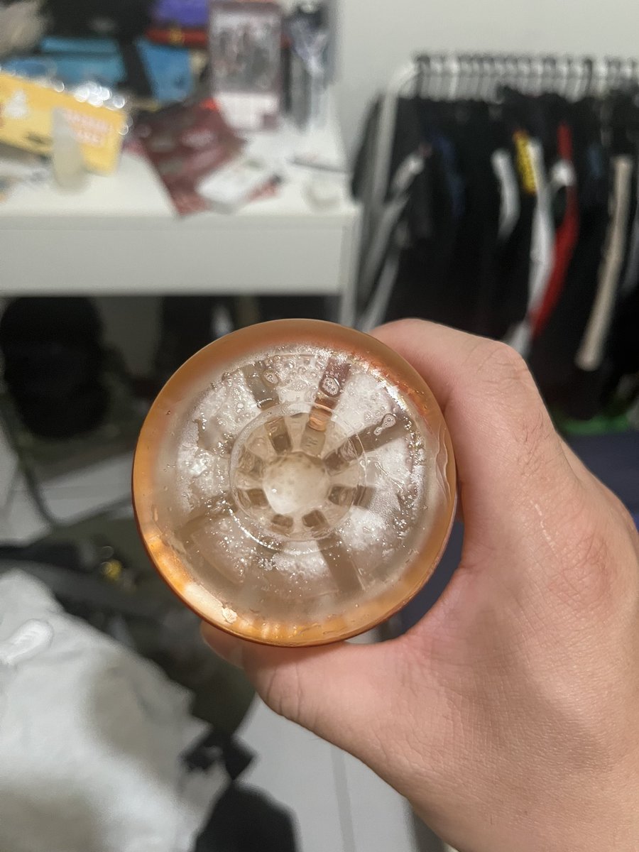 ak9614929's tweet photo. 最近找不到人，只好用杯杯一個不小心射了一次，後面又看到一個很棒的A片又射了一次，，整個杯杯都佔據滿滿我的奶泡🥵🥵🥵 https://t.co/XGgm2ZdaxN