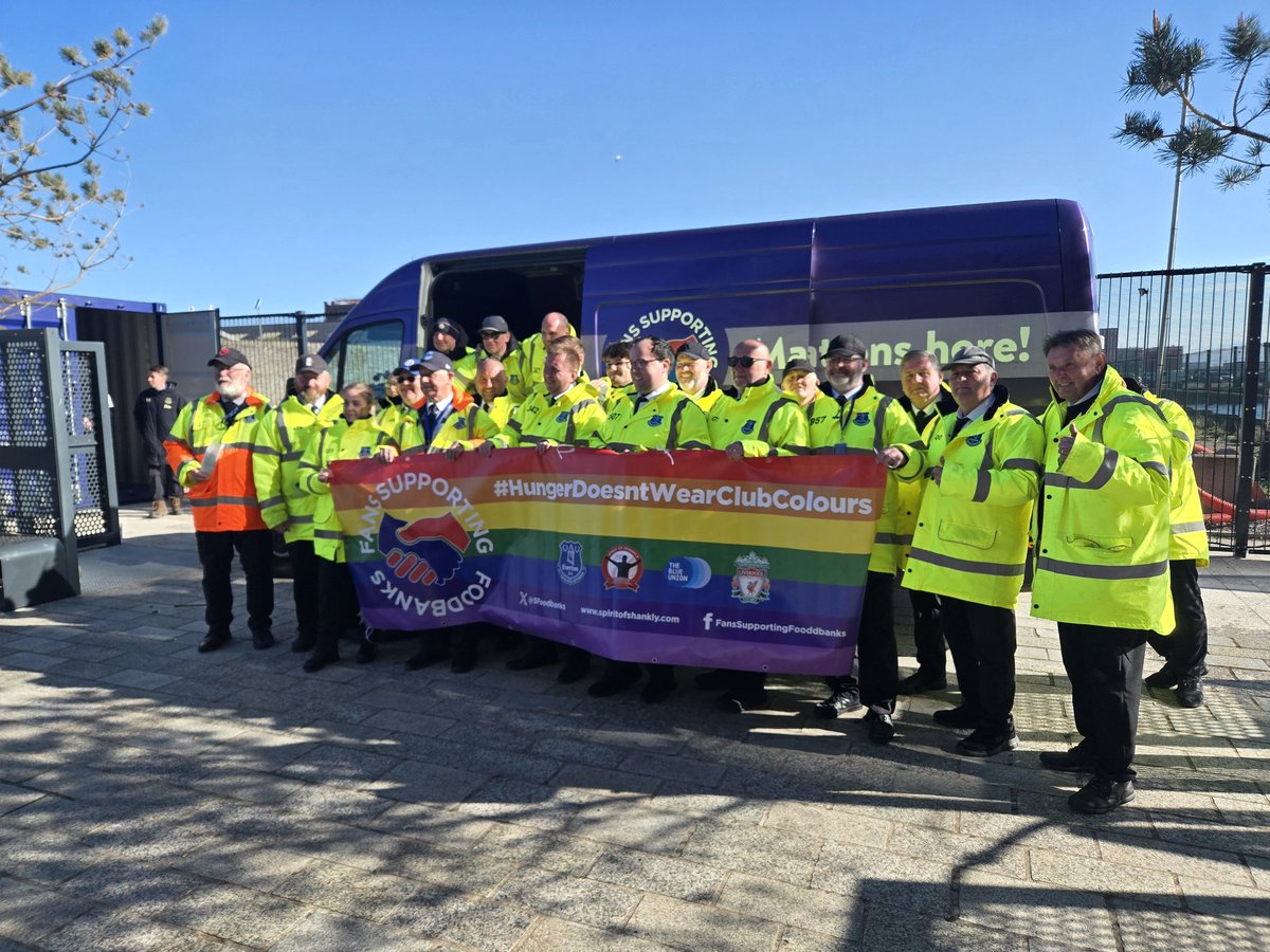 FANS SUPPORTING FOODBANKS #RightToFood tweet media