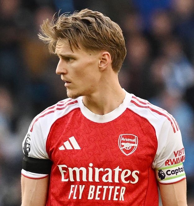 ArsenalBuzzCom's tweet image. 🗣️| Martin Ødegaard on #MCIARS: “I think we did really well, apart from the goals. We lacked composure on the ball a few times, second half we created those big moments. A decent performance, small margins, you have to look for the next one.” [Sky] #afc