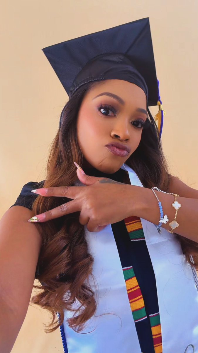 ikatrinab's tweet image. Graduating in June with a 3.9 GPA made the national honors society and taking the LSAT for law school fall 2027 admissions 👩🏽‍🎓🎓🥹 #1stgeneration #proud