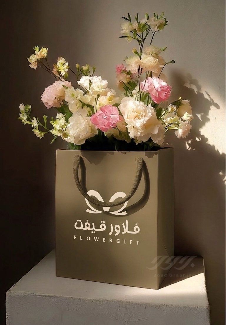 Joud_des's tweet photo. أهلاً بالرفاق ويومكم سعيد ✨
أشارككم واحد من أعمالي 
جزء من هوية بصرية لمحل هدايا🌷🎁 https://t.co/tKVKTArdxb