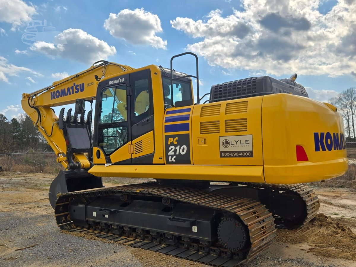 machinerytrader's tweet image. 🚧2025 KOMATSU PC210 LC-11 Crawler Excavator FOR SALE! 🌟

⏲️18 hours
💪 Built for efficiency &amp;amp; durability

View the excavator here ➡️ ow.ly/CZnQ50YKxx0

#KOMATSU #MachineryTrader #CrawlerExcavators #Excavators