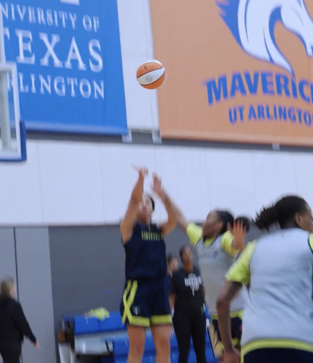 ria✧˖° tweet media