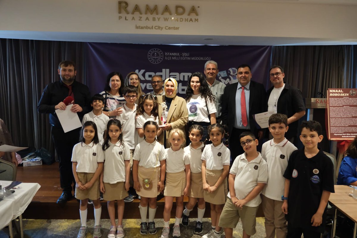 Gücümüz, birlikte olmanın verdiği inançta saklıdır. Eğitim ailemizle, daha aydınlık ve daha güçlü yarınlar için omuz omuza yürüyoruz. 
#EğitimleTekYürek 
<a href="/tcmeb/">Millî Eğitim Bakanlığı</a> <a href="/Yusuf__Tekin/">Yusuf Tekin</a>
<a href="/istanbulilmem/">İstanbul İl Millî Eğitim Müdürlüğü</a> <a href="/MucahitYentur/">Murat Mücahit Yentür</a>