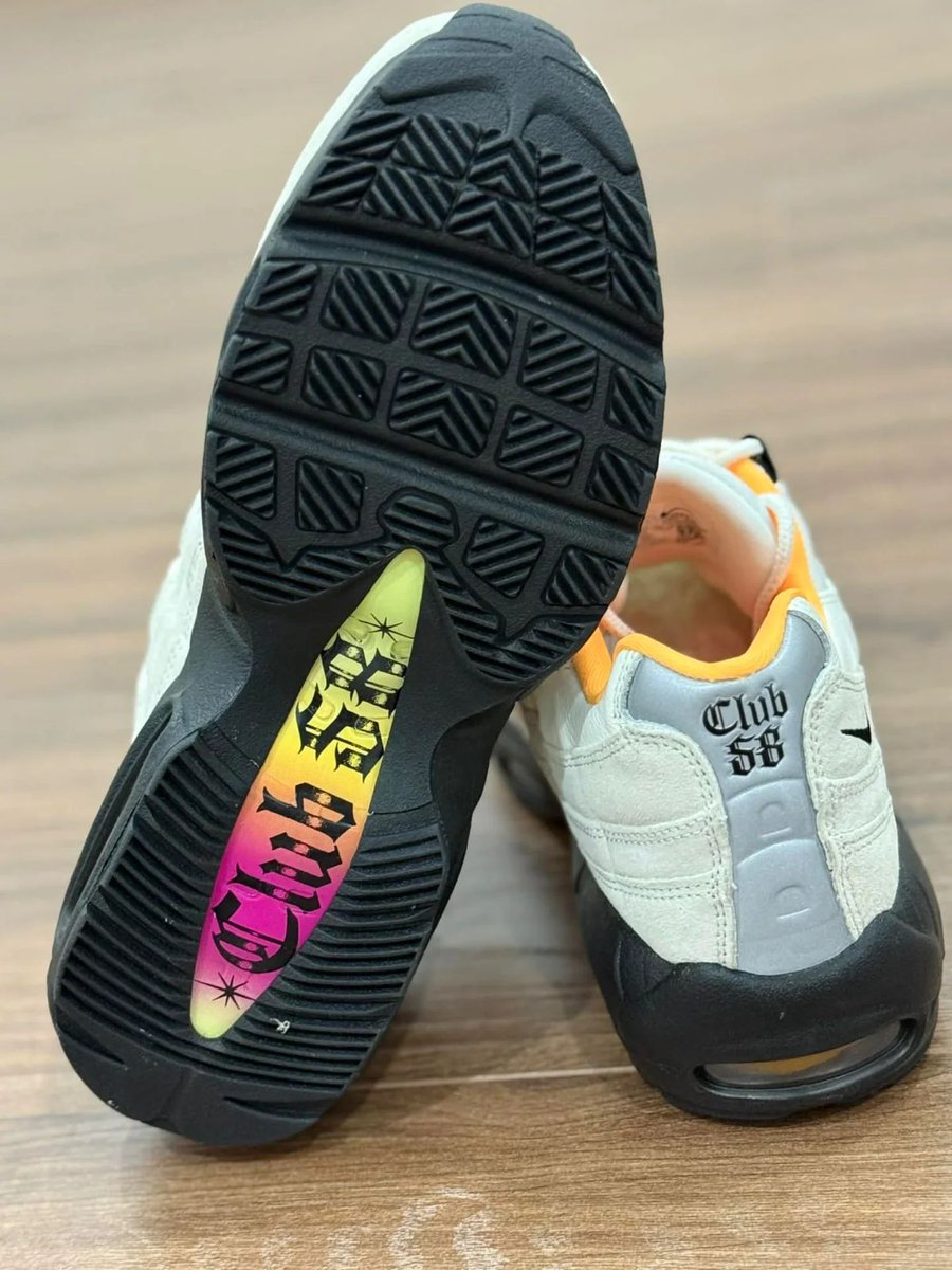 KicksFinder's tweet image. FIRST LOOK: Nike SB Air Max 95 "World Cup Pack"

🗓️ Fall 2026
📝 IQ8395-100 (MENS)
💰 $190 USD
📸 IG: snkr_collector123
💵COP OR 🚮DROP?