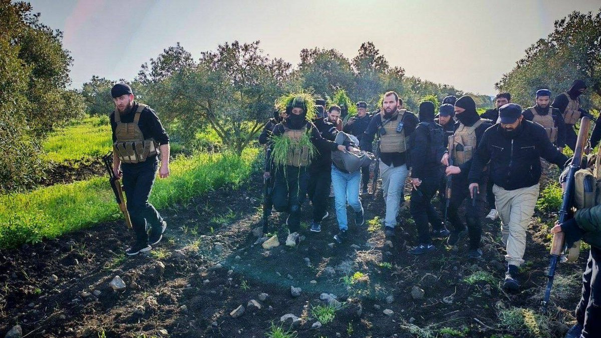 war_noir's tweet image. #Syria / #Israel 🇮🇱 🇸🇾: Syrian Government Forces conducted operations against Hezbollah members who were preparing to attack Israeli Forces (#IDF) in #Quneitra.

As a result one concealed 107mm Multiple Launching Rocket System (MLRS) with Fadjr-1 / Type 63-2 rockets were seized.