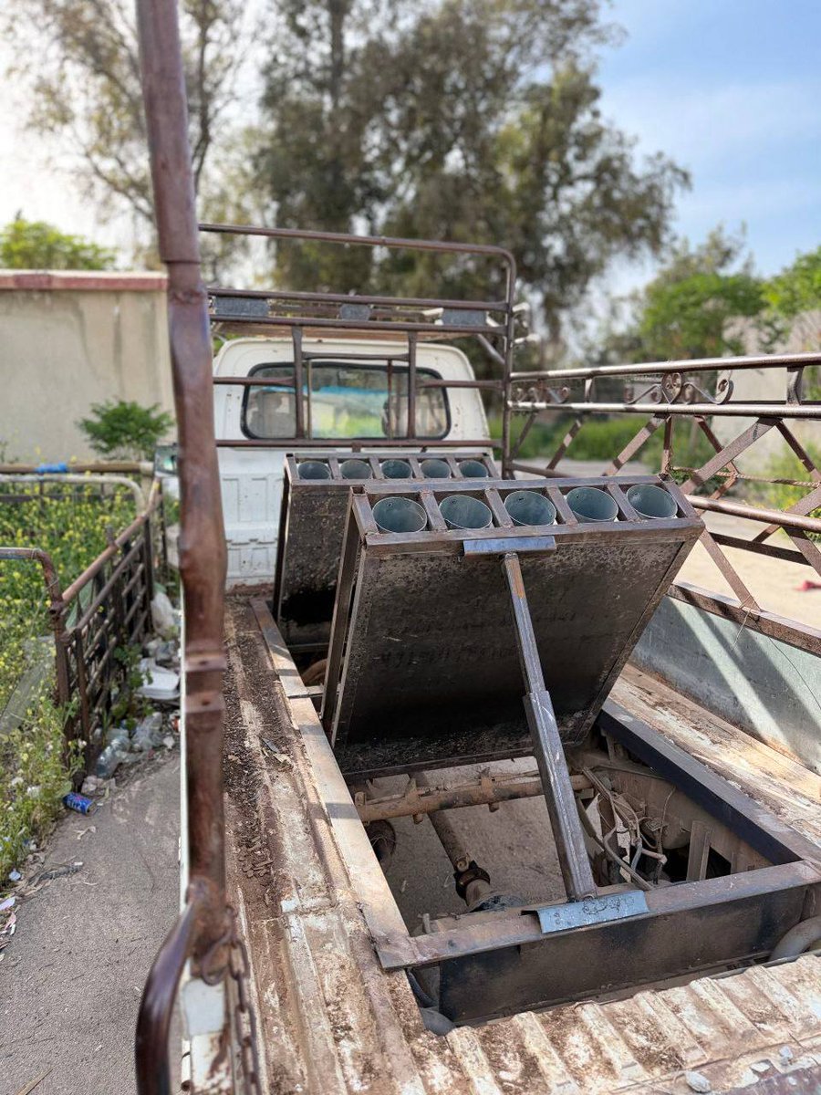 war_noir's tweet image. #Syria / #Israel 🇮🇱 🇸🇾: Syrian Government Forces conducted operations against Hezbollah members who were preparing to attack Israeli Forces (#IDF) in #Quneitra.

As a result one concealed 107mm Multiple Launching Rocket System (MLRS) with Fadjr-1 / Type 63-2 rockets were seized.