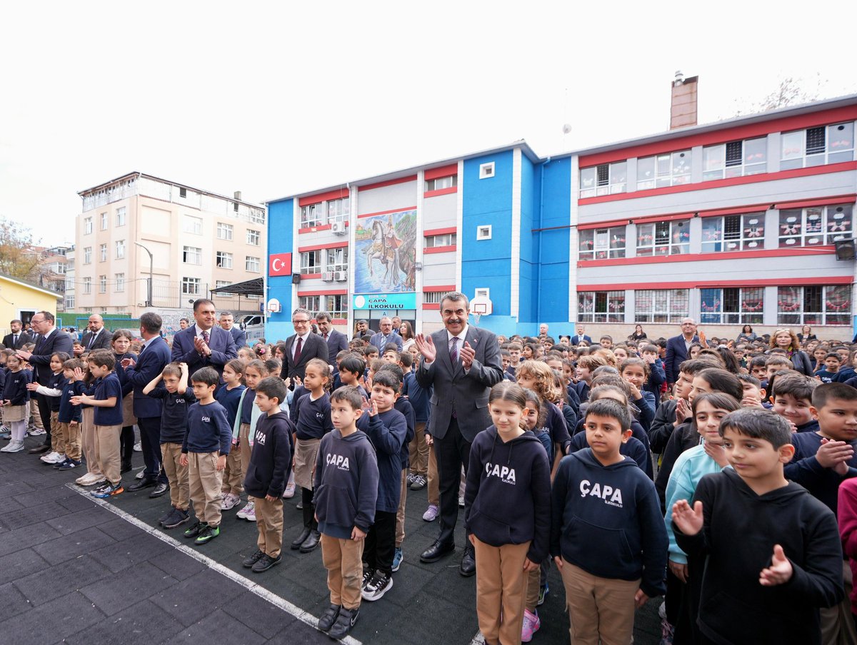 Birlikte güçlüyüz; eğitimle değerlerimizden beslenen, irfanla derinleşen ve ortak idealde buluşan bir kararlılıkla yarınlara yürüyoruz.

#EğitimleTekYürek