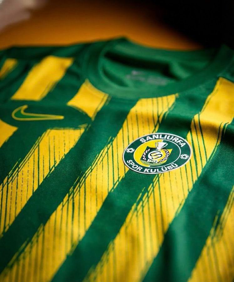 Şanlıurfaspor Muğla karşılaşmasında yaşanan olayları kınıyorum. Bu olay urfa sahasında yaşasaydı eminim TFF tüm kulüpler kınama mesaji yayinlardi olay farklı yer olunca urfalilar ve urfa bürokratları harici kimsede ses yok. Muğlaspor kulüp başkanı antrenörü urfadan özür dilesin