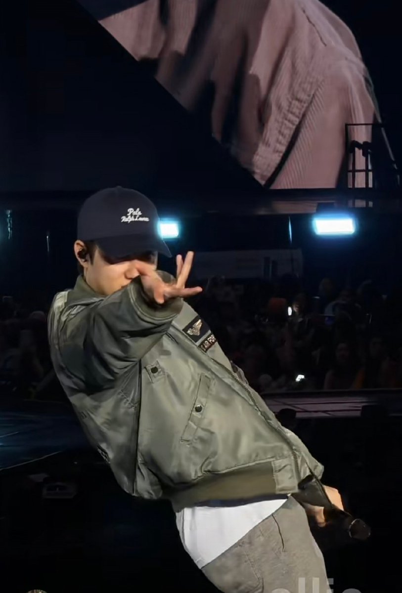 chansoo__s2712's tweet photo. ๐๐ซด ๐ฅ
#chansoo #EXO_Gravity https://t.co/qBXQdNju5r