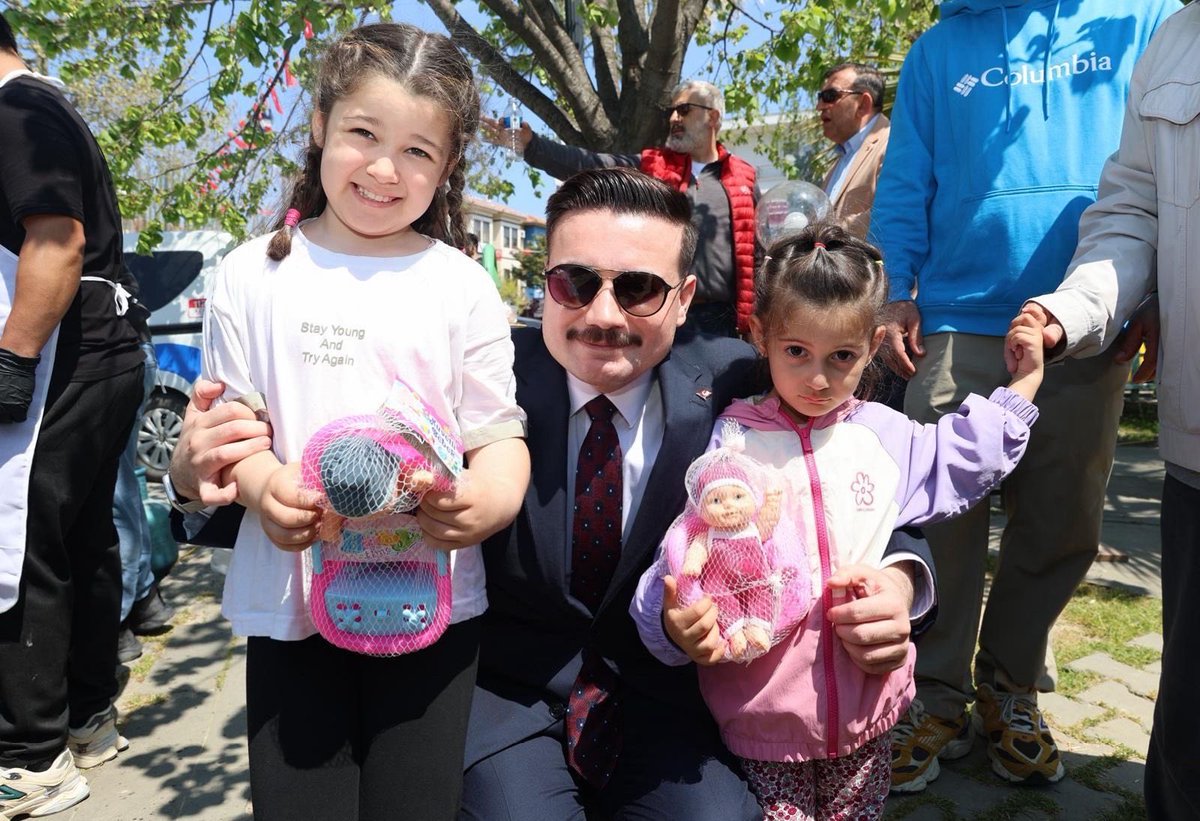 Ankara’nın Yiğit Seymenleri Gökçeada Kaymakamımız Sayın Osman Acar’ı Ziyaret Etti.🇹🇷

Ankara’nın köklü kültür mirasını yaşatan Ankara Kulübü Derneği Seymenleri, Gökçeada Kaymakamımız Sayın Osman Acar’ı makamında ziyaret etti.