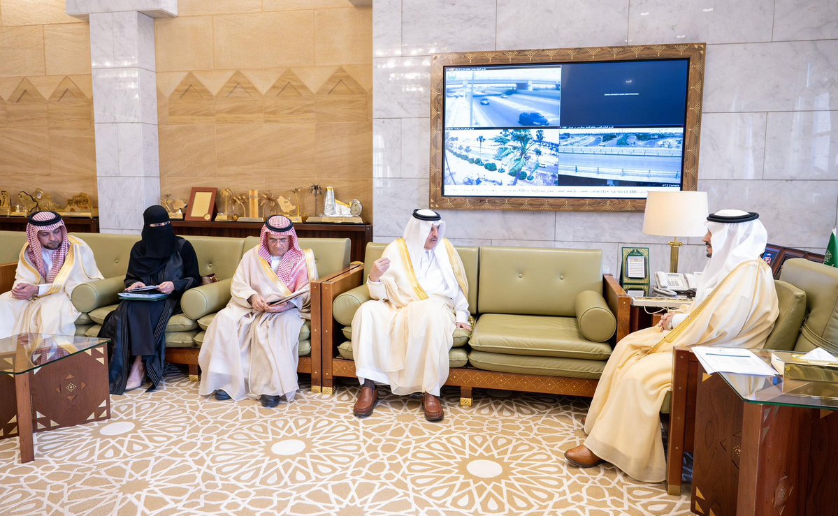 alsaud1ksa's tweet image. اعتمد صاحب السمو الملكي الأمير 
فيصل بن بندر بن عبدالعزيز أمير منطقة الرياض
أسماء الفائزين بجائزة الأمير 
فيصل بن بندر بن عبدالعزيز للتميز 
والإبداع في دورتها الرابعة 
البالغ عددهم 42 فائزًا وفائزة.
•جاء ذلك خلال استقبال سموه، 
في مكتبه بقصر الحكم اليوم، صاحب 
السمو الأمير